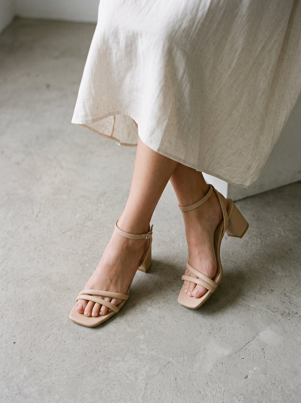 <h2>Heeled SANDELS</h2>