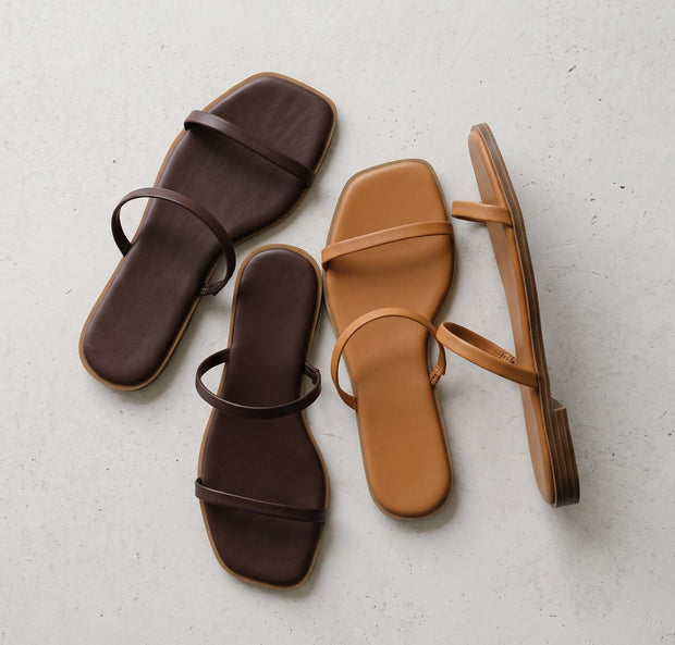 <h2>Flats Sandals</h2>